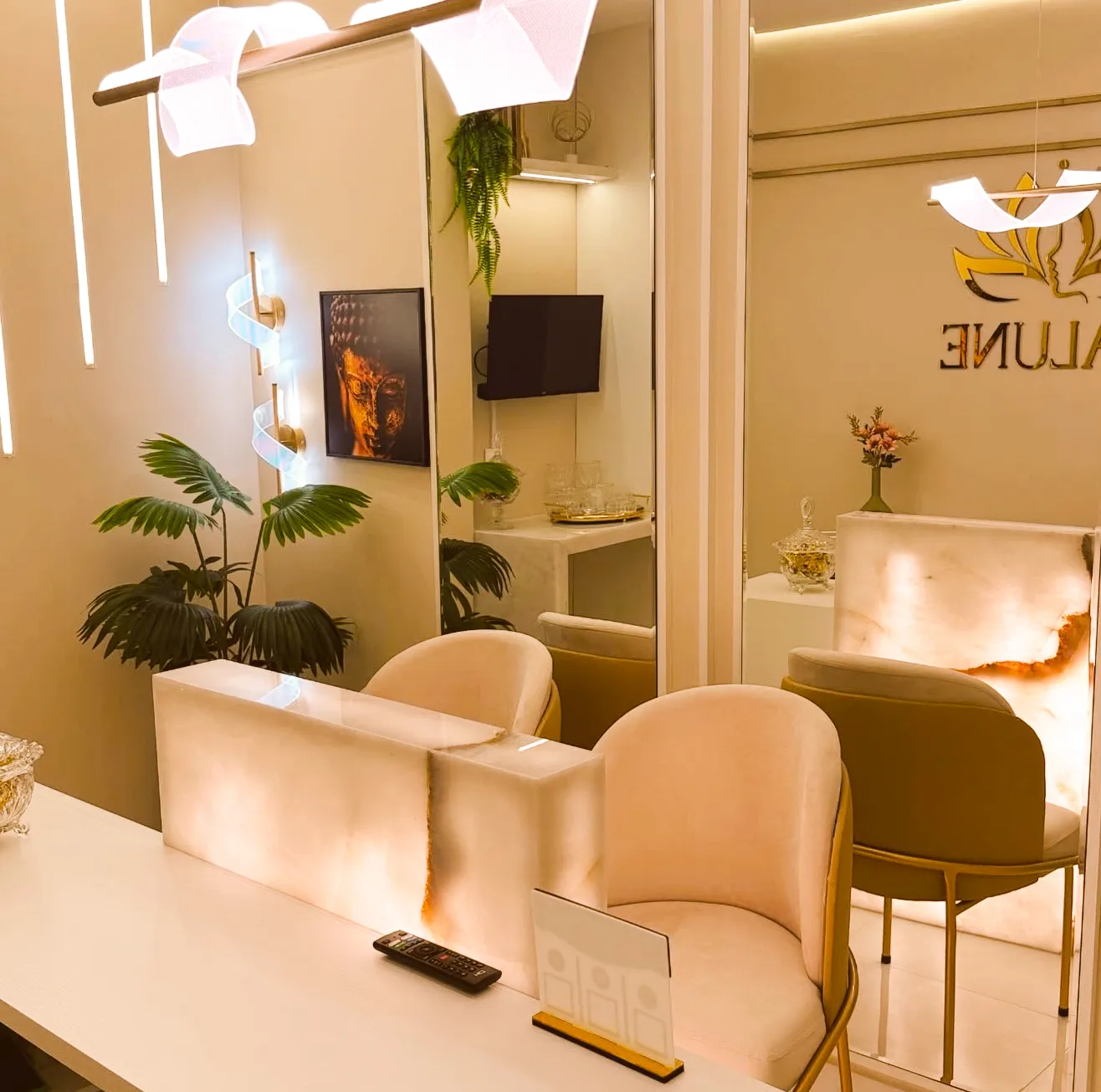 Sala de espera da Malune com balcão de ônix